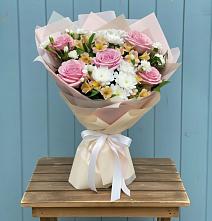 Букет цветов из:  Гвоздики, Орхидеи и Розы в Хрипань