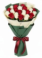Букет Микс из красных и белых роз в Хрипань