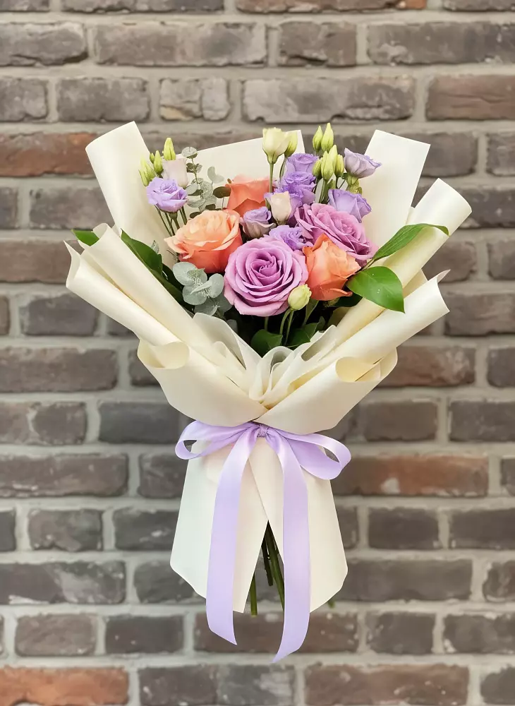 Букет цветов из: Лизиантусы и Розы в Хрипань