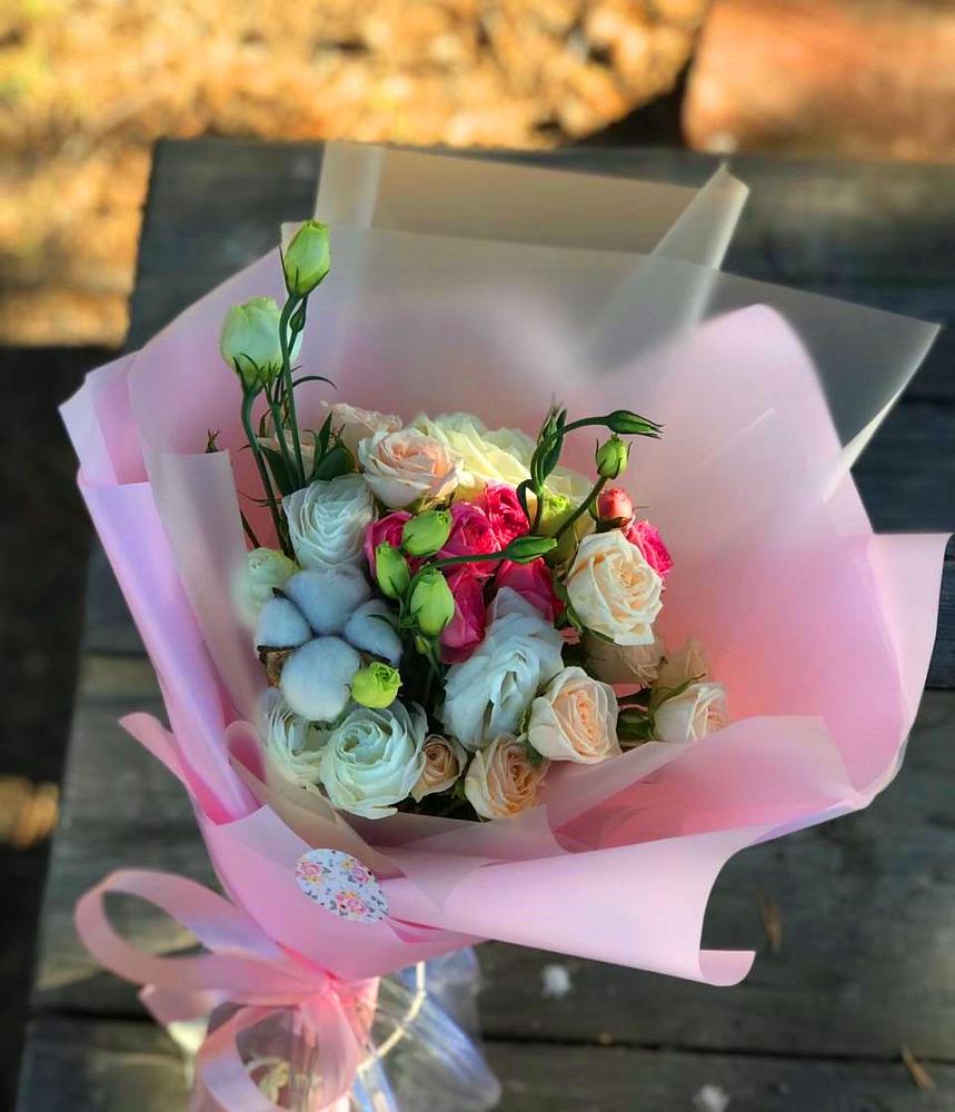 Букет цветов из: Розы и Лизиантусы в Хрипань