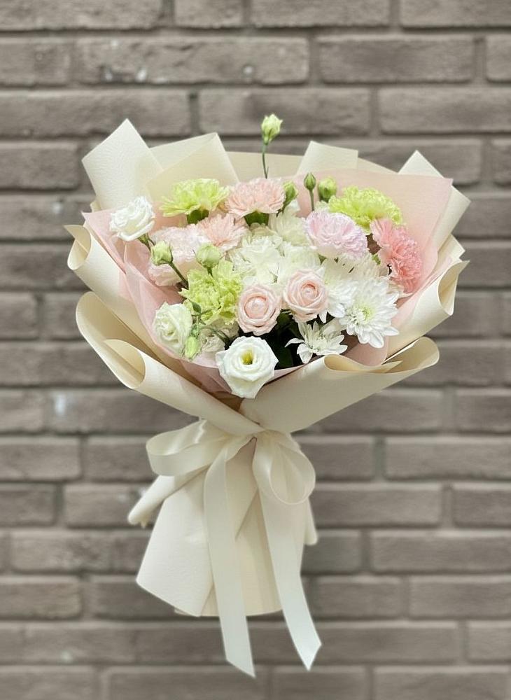 Букет цветов из: Гвоздики, Розы, Лизиантусы и Хризантемы в Хрипань