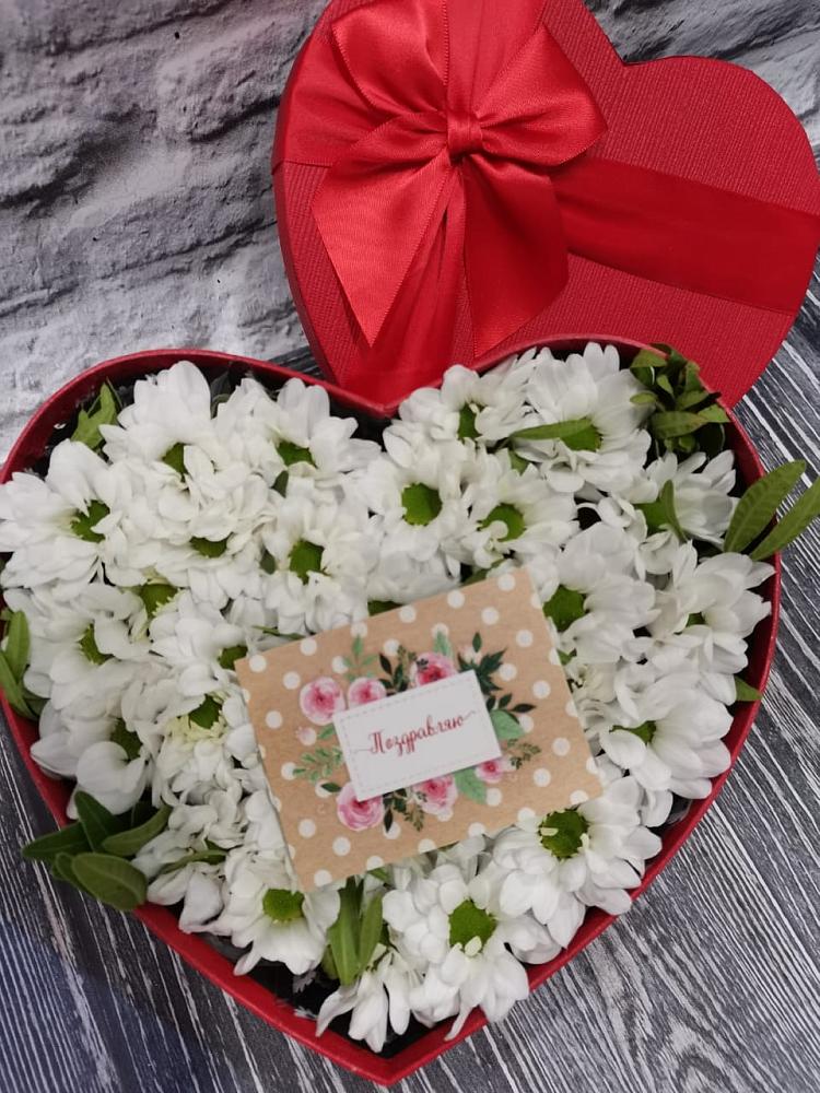 Цветочная композиция из Хризантемы в виде сердца в Хрипань