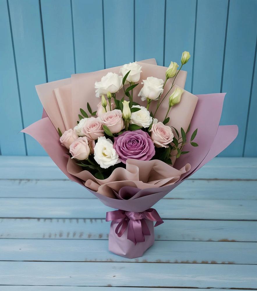 Букет цветов из: Розы и Лизиантусы в Хрипань